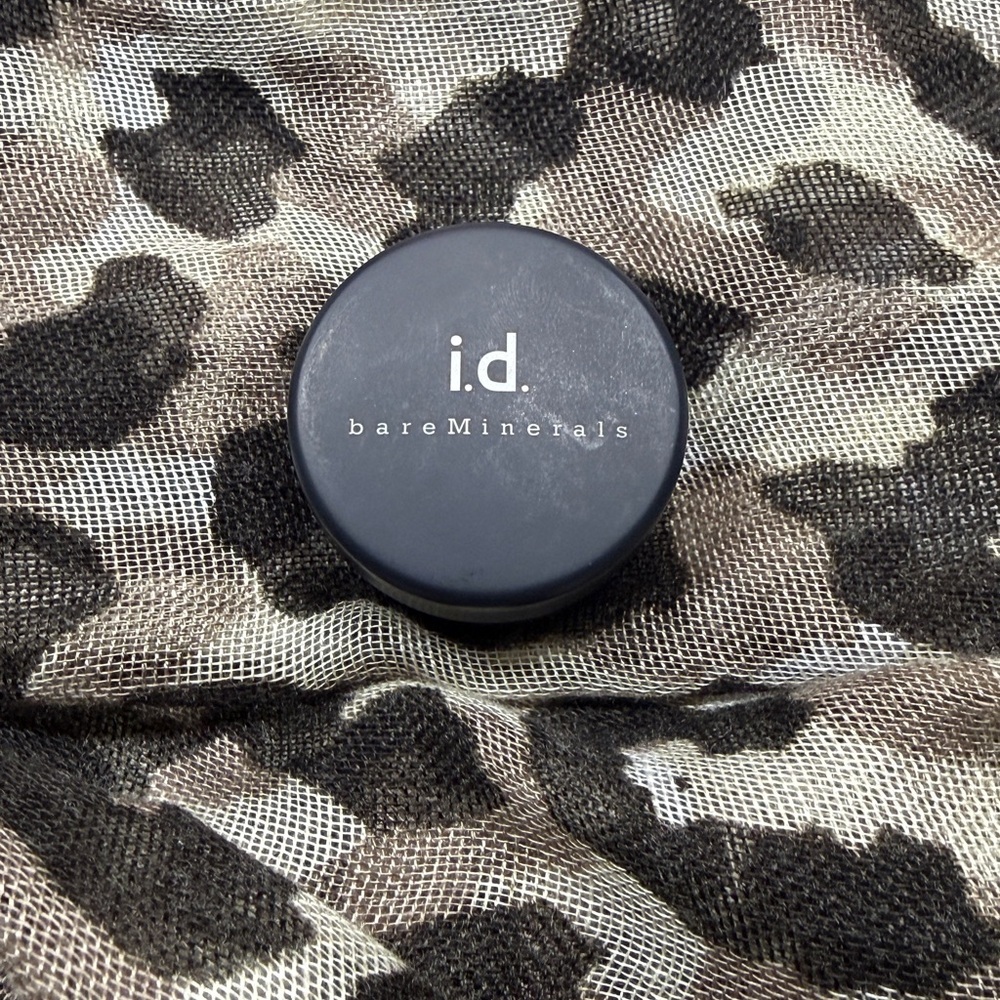 Vintage bareMinerals eyeshadow in the shade Peacock.Discontinued.